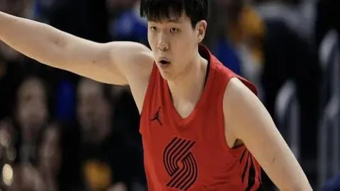 羽毛球教练，证件完备否？